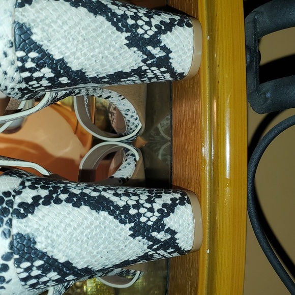 Torrid size 10.5 animal print shoe - Picture 4 of 9